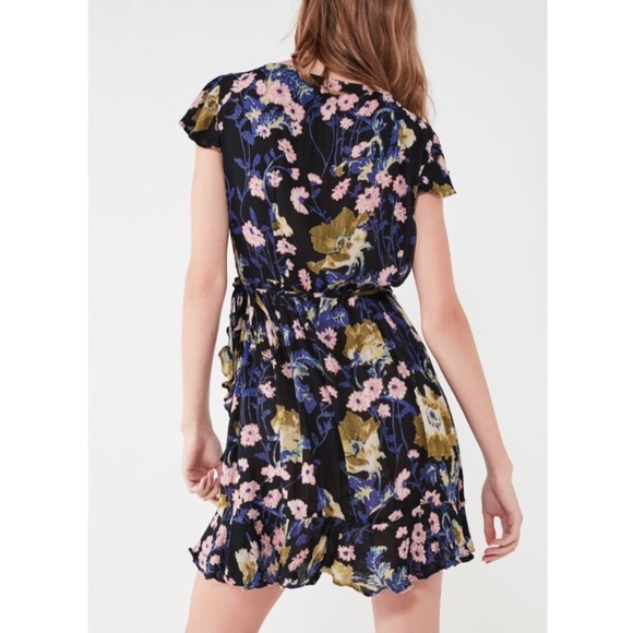 Final Sale! Urban Outfitters Floral Wrap Dress Top - Picture 2 of 5